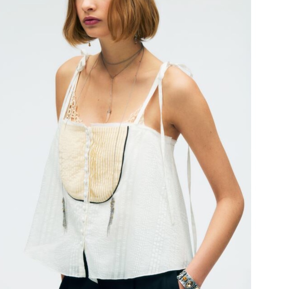YOKE DETAIL TOP LIMITED EDITION